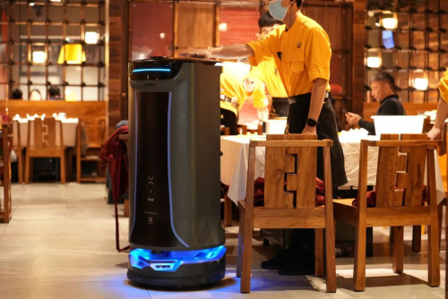 普渡机器人在巴奴大展身手，强势助力新餐饮