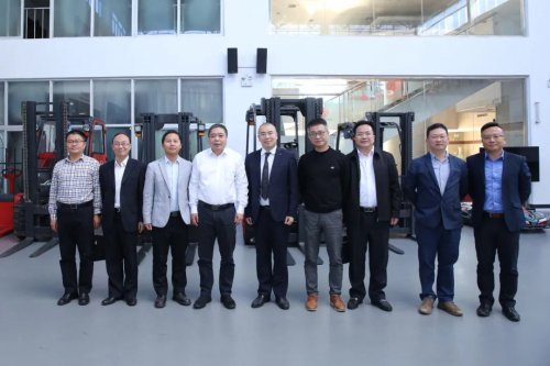 中国电信福建公司副总经理王志芳莅临林德 深入考察5G+AGV叉车的应用