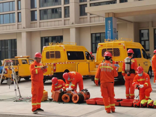 冰上项目测试供电保障应急演练上演，电力巡检“机器人”助力