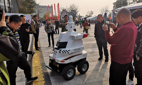 5G安防机器人提供稳定高效的安防保障 