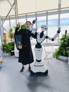 眼见为实｜直击中关村论坛：感受达闼Cloud Ginger服务魅力