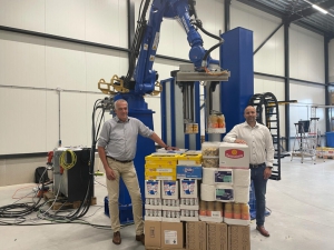 Motoman 机器人与WSR Solutions的堆垛软件和模块化夹具技术相结合