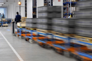 IGZ:配备 SAP EWM / ME 的拖车列车 - 最佳拖车设备_中国AGV网(www.chinaagv.com) IGZ:配备 SAP EWM / ME 的拖车列车 - 最佳拖车设备_中国AGV网(www.chinaagv.com)