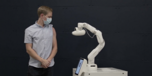 加拿大初创公司研发可能够注射药物和疫苗的机器人护士