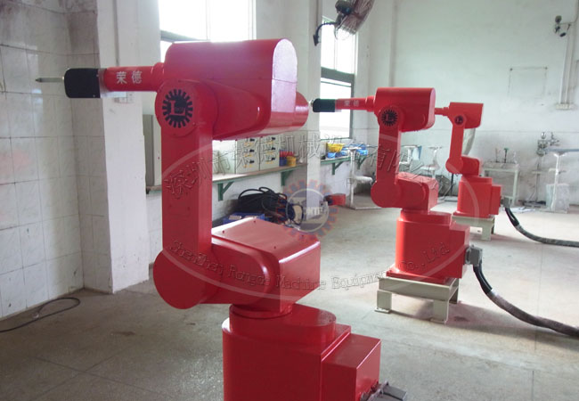 汽车仪表盘喷涂机器人_中国AGV网(www.chinaagv.com) 汽车仪表盘喷涂机器人_中国AGV网(www.chinaagv.com)