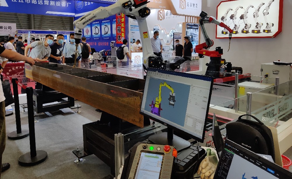 智能焊接解决方案_中国AGV网(www.chinaagv.com) 智能焊接解决方案_中国AGV网(www.chinaagv.com)