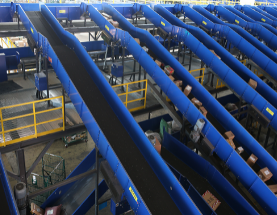 中邮爬坡胶带机