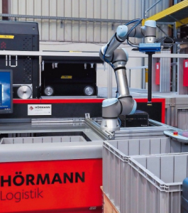 Hörmann联合 Robomind和Autostore 系统相结合，使用机器人、摄像头和人工智能进行灵活拣选