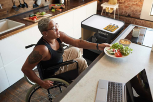 Labrador开发家庭服务自主移动机器人