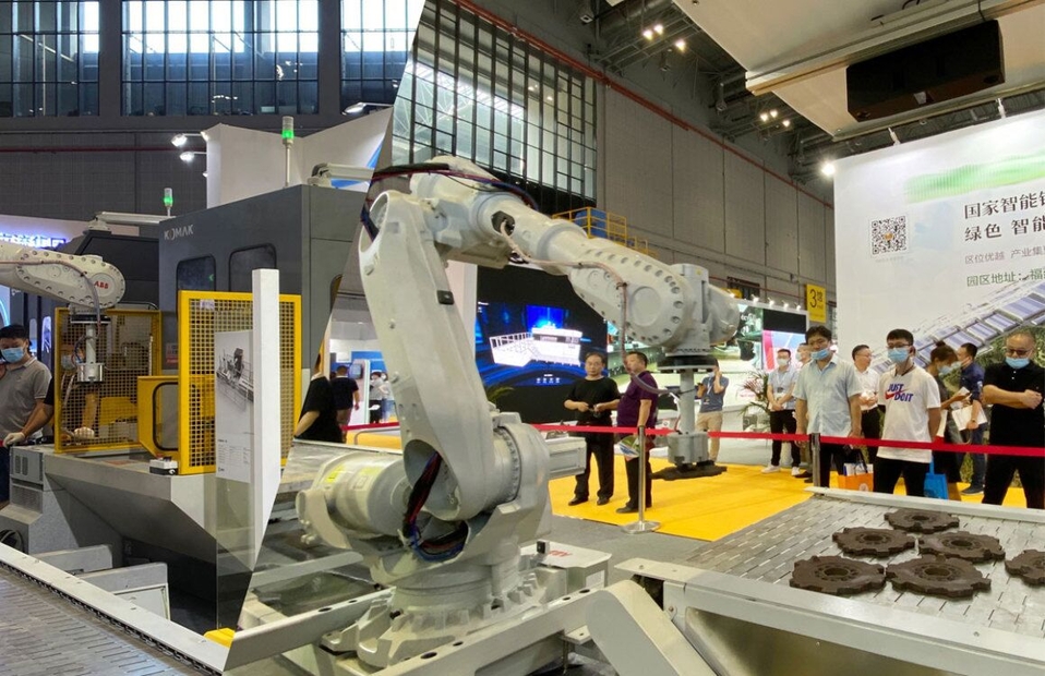 自动化生产线-六轴机器人/桁架机械人_中国AGV网(www.chinaagv.com)