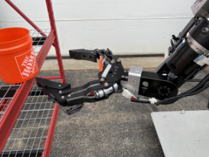 可与AMR协作，Black-I在 Modex 2022上推出革命性的 Fullscope 重型物料搬运起重臂