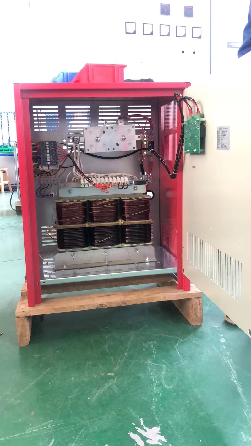 牵引式铅酸蓄48V电池充电机25A~150A_中国AGV网(www.chinaagv.com)