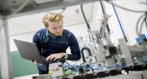 AGV小车零矩科技5G工业路由器的应用