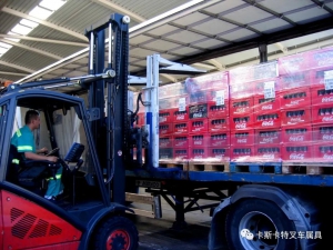 卡斯卡特叉车属具在饮料行业的应用