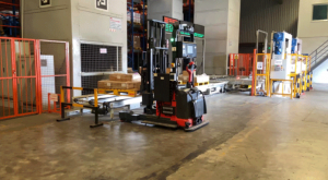 未来机器人深拓食品行业，攻克场景难点，加速智能物流升级。