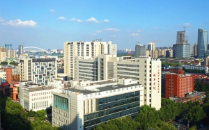 给力！坎德拉烛光智能消毒机器人战“疫”一线显身手