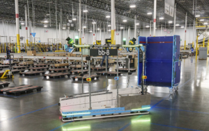 亚马逊测试机器人在运营中心运输超大物品