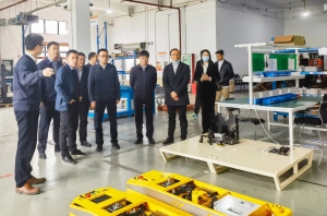 天门市委书记易先荣一行莅临艾吉威机器人调研指导