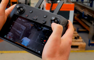 没有飞行员的室内无人机