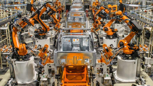 汽车行业采用1M机器人创纪录