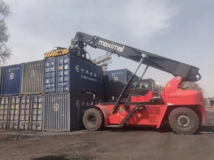 美科斯正面吊——助力构建绿色铁路物流