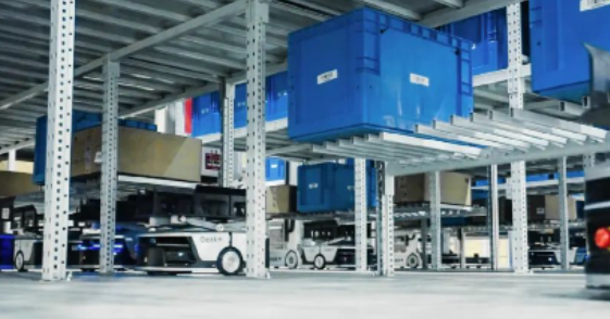 特步携手极智嘉打造机器人智能仓，共推体育用品行业供应链数字化转型#特步#RS+P40大小车方案