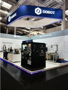 越疆机器人在德国汉诺威工业博览会上展示了高有效载荷的协作机器人CR20A