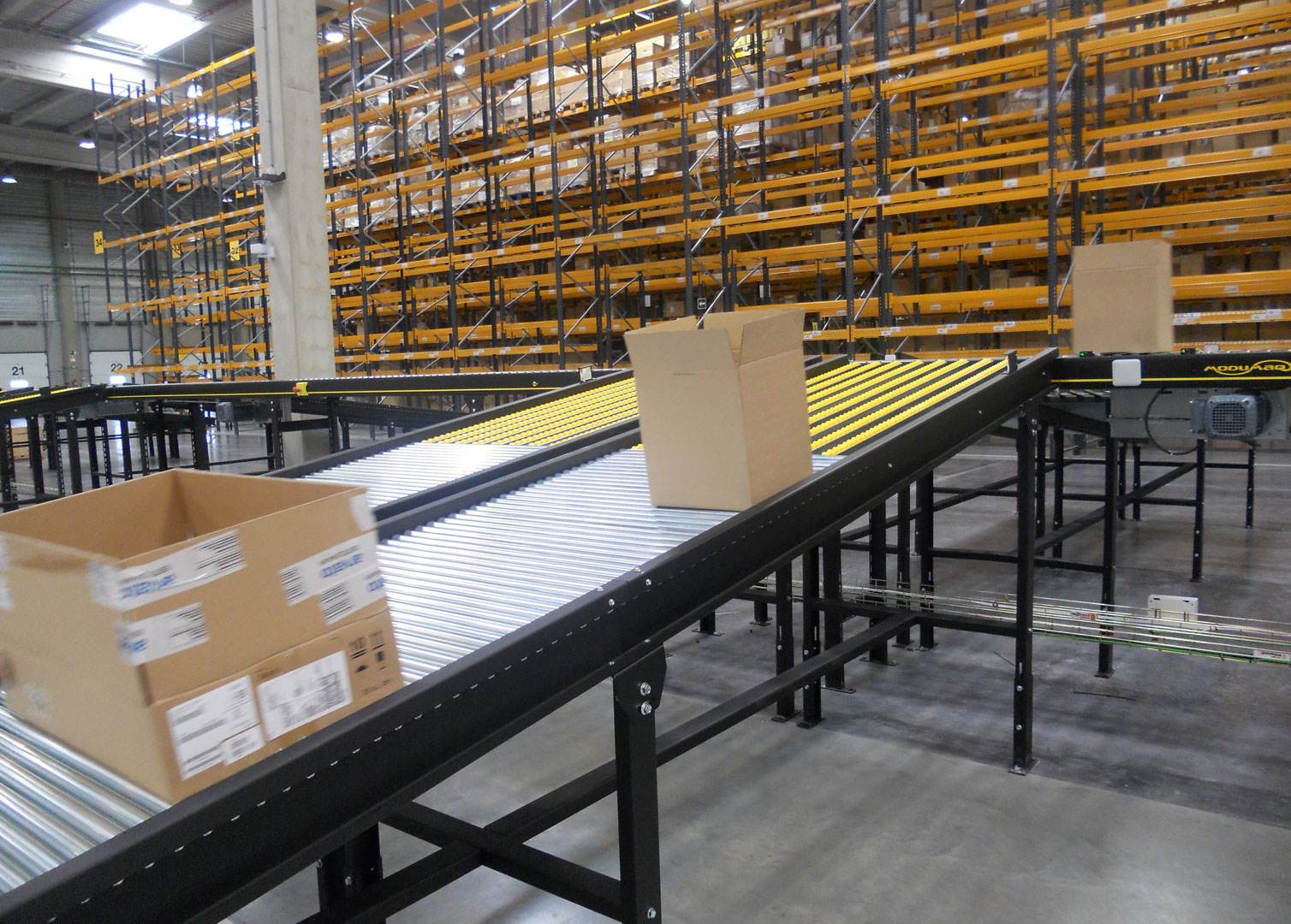 电子商务配送中心分拣系统_中国AGV网(www.chinaagv.com) 电子商务配送中心分拣系统_中国AGV网(www.chinaagv.com)