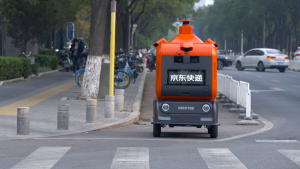 发货效率翻三倍！京东物流智能快递车推出揽收接驳新服务