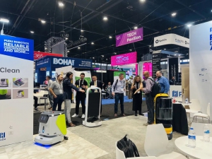 普渡机器人亮相NRA，为品牌智能升级提供全链路解决方案