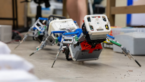 多足机器人挑战极限地形