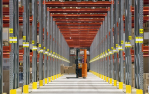 宽通道托盘货架