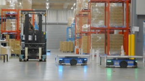 Plus Automation 自主移动机器人 在富士罗技控股配送中心投入使用