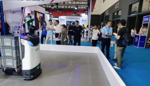 海豚之星机器人惊艳亮相2023青岛国际工业自动化展览会