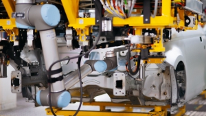 优傲：解决汽车行业劳动力短缺问题，协作机器人将成为关键？