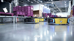 华晨宝马携手极智嘉打造全球先进的数智化工厂，领跑汽车智造新未来！线后，华晨宝马拣选效率提高400_，人力投入节约64_，拣选准确率达9999_，总体能耗大幅降低。