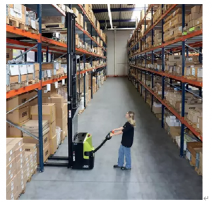 克拉克推出新型锂电步行式堆高车SWX16