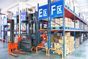 “窄巷道仓储专家”——MiMA米玛三向电动叉车 助力软包装行业绿色安全仓储