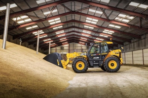 JCB 在 Agritechnica 展会上推出新的 Loadall 型号