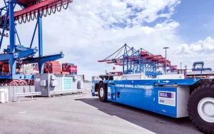 HHLA CTA完成向电动集装箱码头AGV的转换