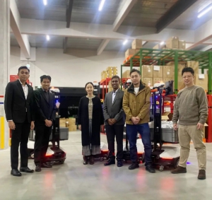 新加坡IMDA官员一行到访Syrius炬星科技