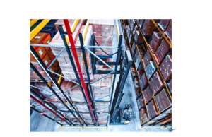 卡斯卡特属具让窄巷道搬运变得简单