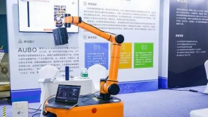 11家企业联合研发，国产全自主复合机器人在京亮相
