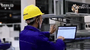 快仓多类型机器人混场系列之挖掘机工厂“天花板”