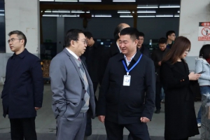 RCEP 产业合作委员会主席、中国—东盟商务理事会执行理事长许宁宁一行考察益佳通电池