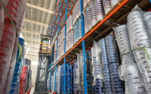 客户案例|卓一VNA人上行三向车助力综合包装行业实现高位密集存储