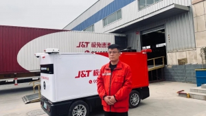 甘肃省首台无人配送车在酒泉投入使用