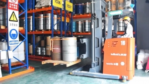 合肥搬易通MiMA米玛防爆三向叉车，助力化工行业构建安全型密集仓储