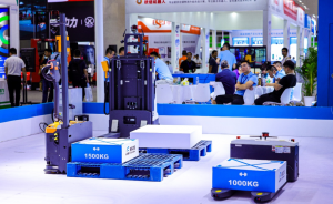 海豚之星亮相2024 LET广州国际物流展，展示智能搬运创新解决方案