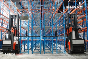 国内首创！合肥搬易通MiMA双深位人上型三向叉车，助力精加工行业实现“VNA高密度存储”模式